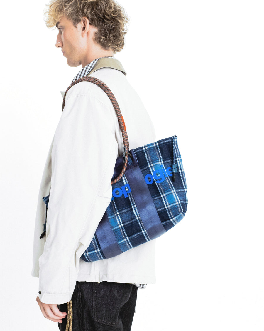 Summit Tote Wide Small – Topologie Hong Kong