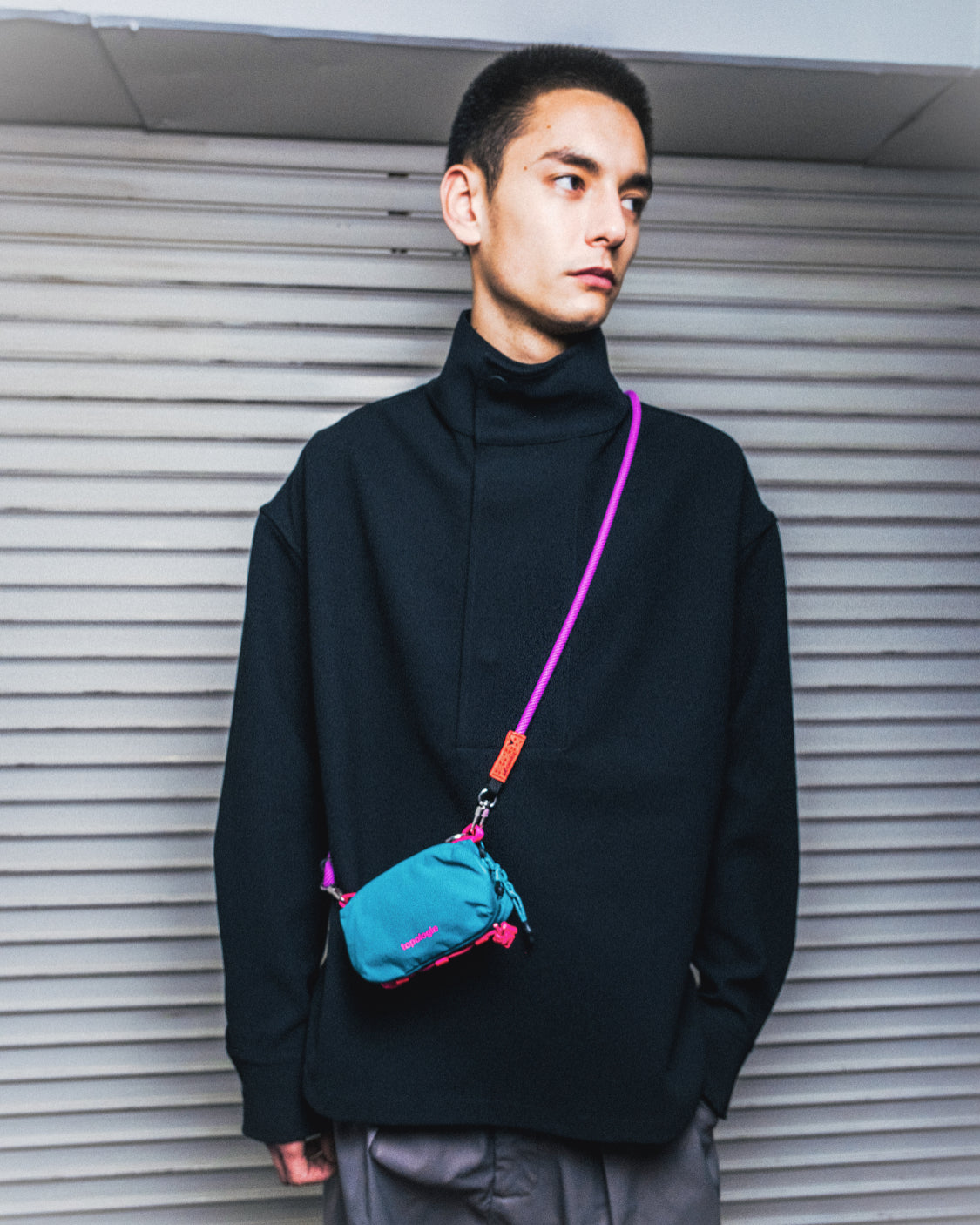 Mini Bottle Sacoche / Dry Black / 8.0mm Wrist Strap Emerald Pink