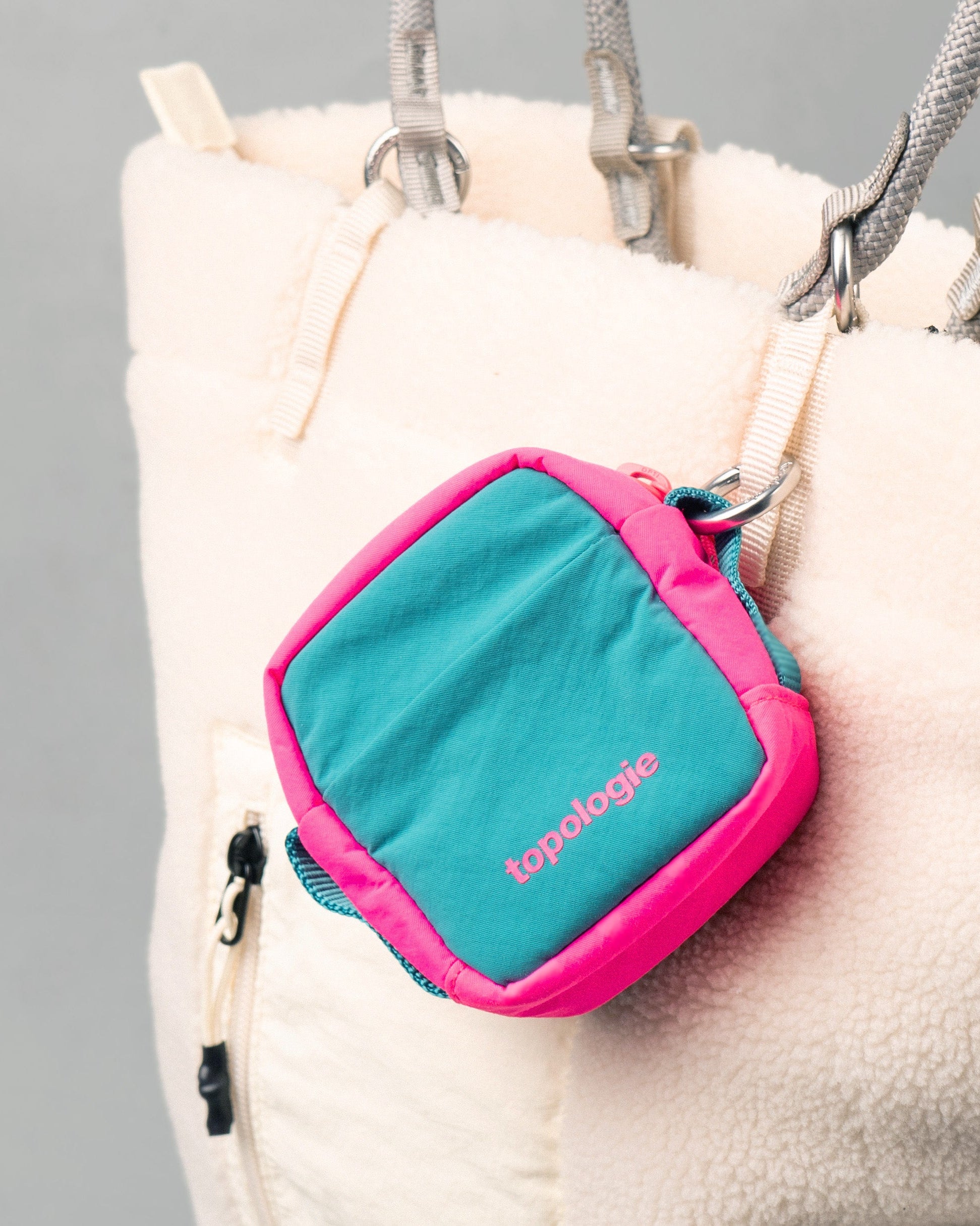 Mini Tinbox / Black / Bungee Wrist Strap / Sand (Synthetic Leather)