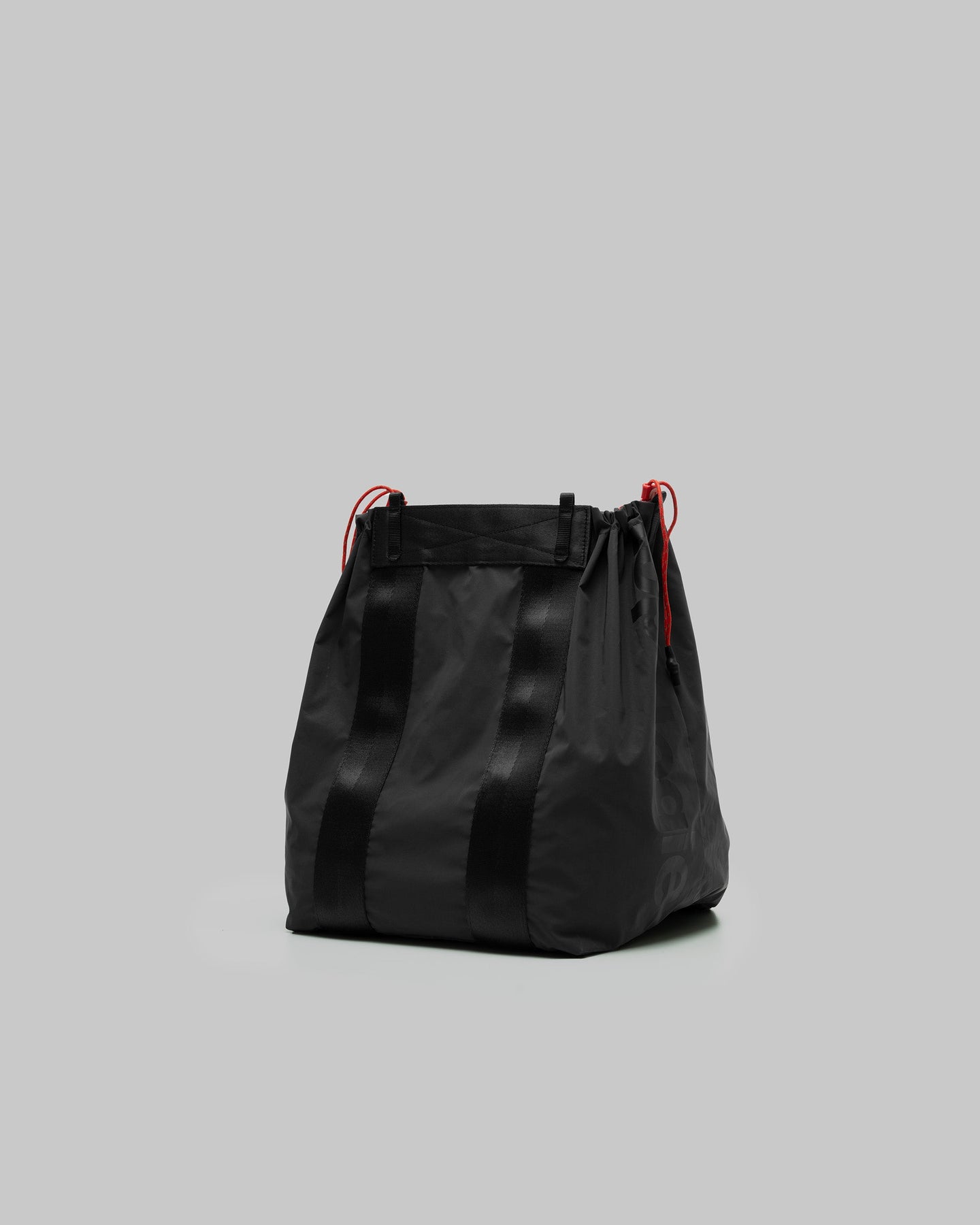 Summit Tote Medium