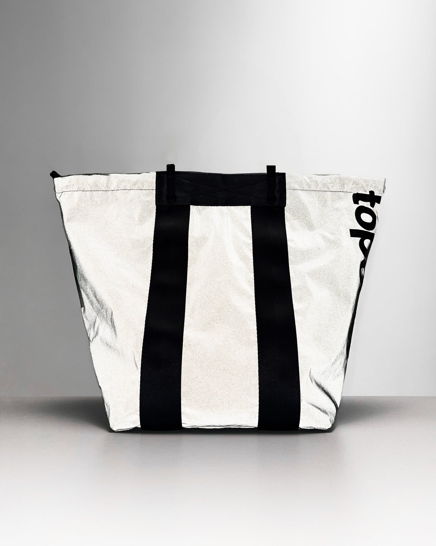 Summit Tote Medium